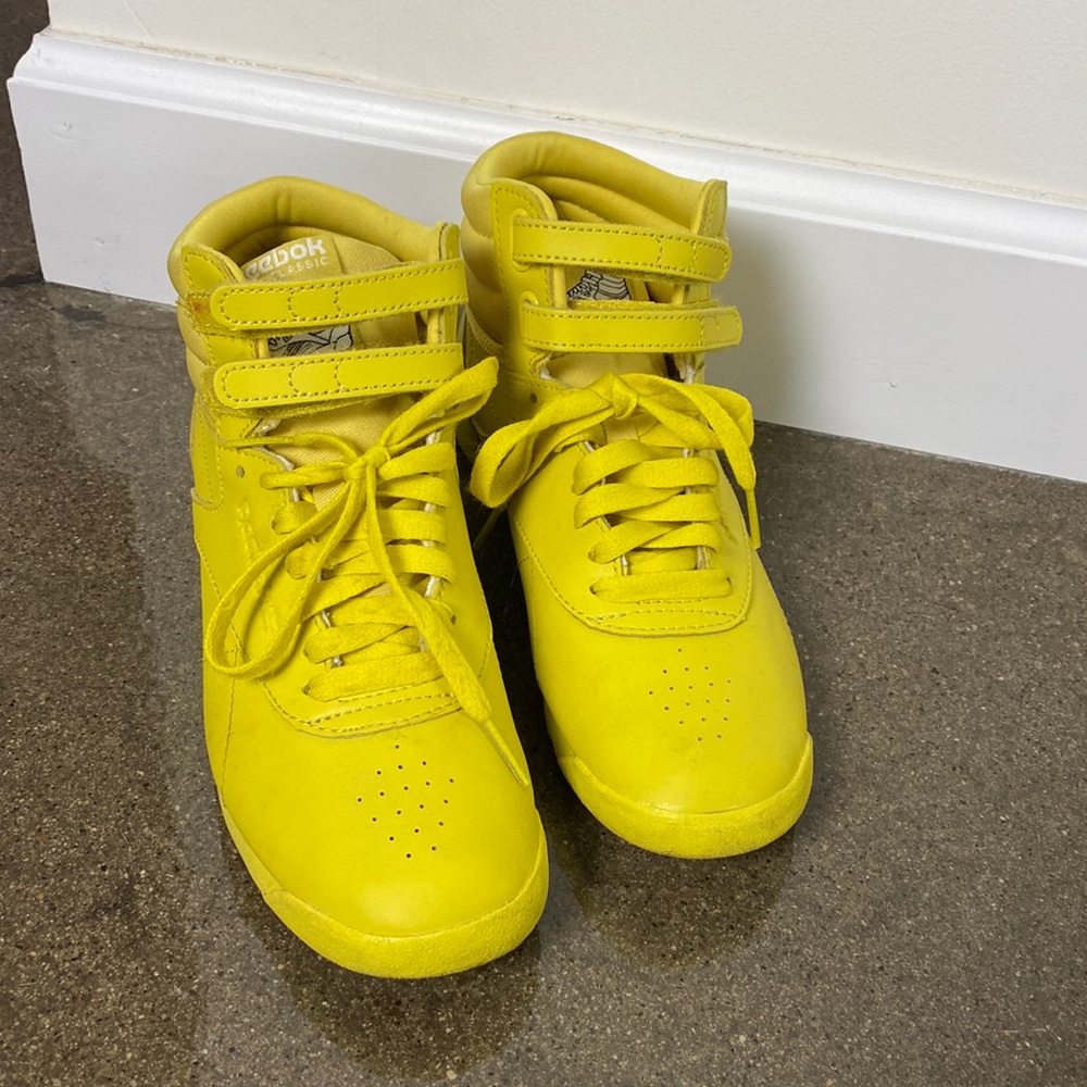 Vintage reebok high tops in yellow.
